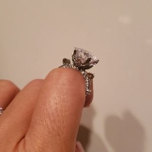 Flower carats ring